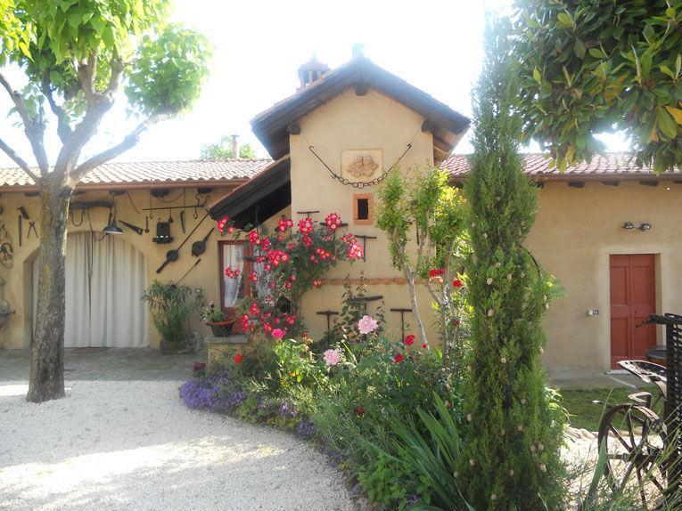 Cascina Corteprimavera, B&B Del Baliot Passirano Bagian luar foto
